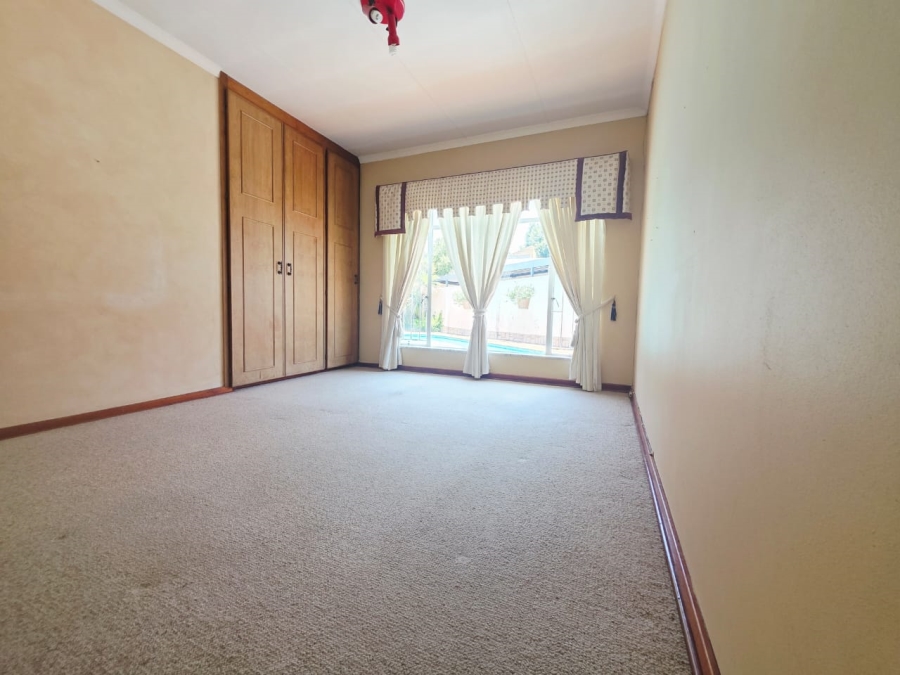 4 Bedroom Property for Sale in Van Der Hoff Park North West